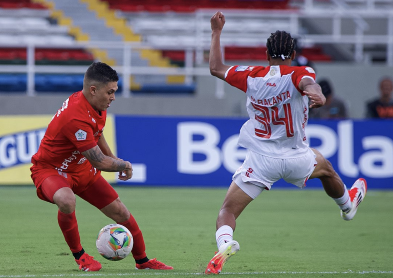 América se quedó con los puntos ante Santa Fe en el debut de Quintero